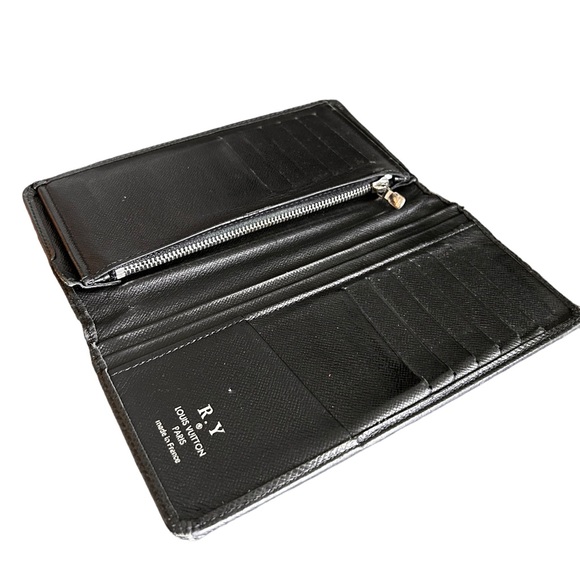 Louis Vuitton Black Taiga Brazza Bifold Long Wallet - Picture 4 of 16